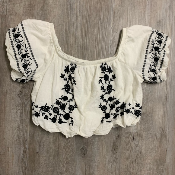 American Eagle off-the-shoulder Embroided Top - Picture 4 of 4